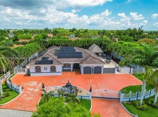 5+1 Müstakil ev — 12969 SW 220th Ter, Miami, 33170