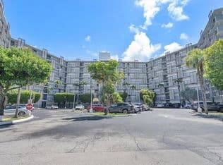 1+1 Condo — 20400 W Country Club Dr APT 214, Aventura, 33180