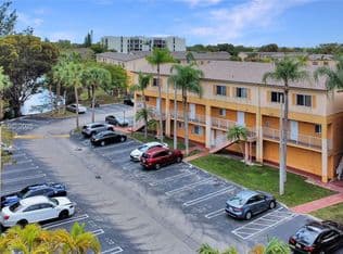 3-bedroom Condo — 6205 Kendale Lakes Cir APT 289, Miami, 33183