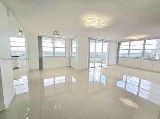 2-bedroom Condo — 18051 Biscayne Blvd APT 1204, North Miami Beach, 33160