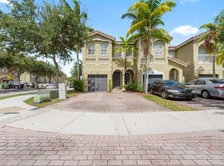 4+1 Townhouse — 1417 SE 24th Rd, Homestead, 33035