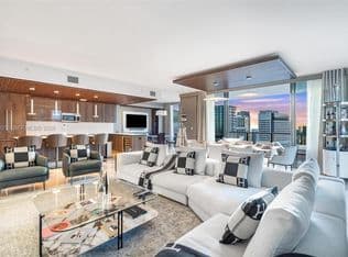 4+1 Condo — 88 SW 7th St APT 3801, Miami, 33130