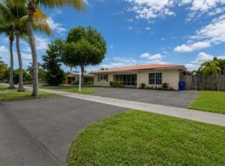 3-bedroom Single-Family Home — 420 SE 4th Court, Pompano Beach, 33060