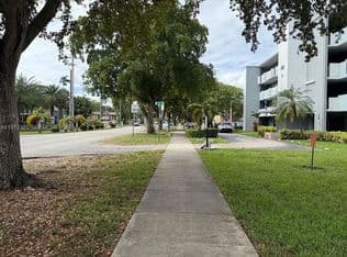 1-bedroom Condo — 1301 NE 191st St #F110, Miami, 33179