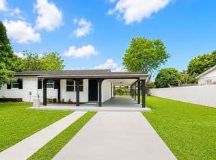 4-bedroom Single-Family Home — 20600 SW 118th Pl, Miami, 33177