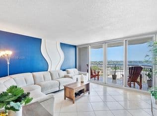 2+1 Condo — 18031 Biscayne Blvd APT 1401, Aventura, 33160
