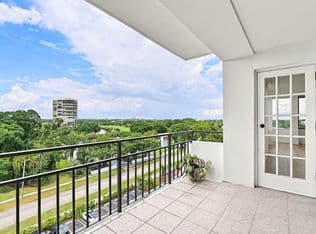 2-bedroom Condo — 1500 Presidential Way #704, West Palm Beach, 33401