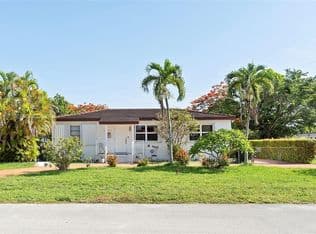 4+1 Müstakil ev — 6801 SW 27th St, Miami, 33155